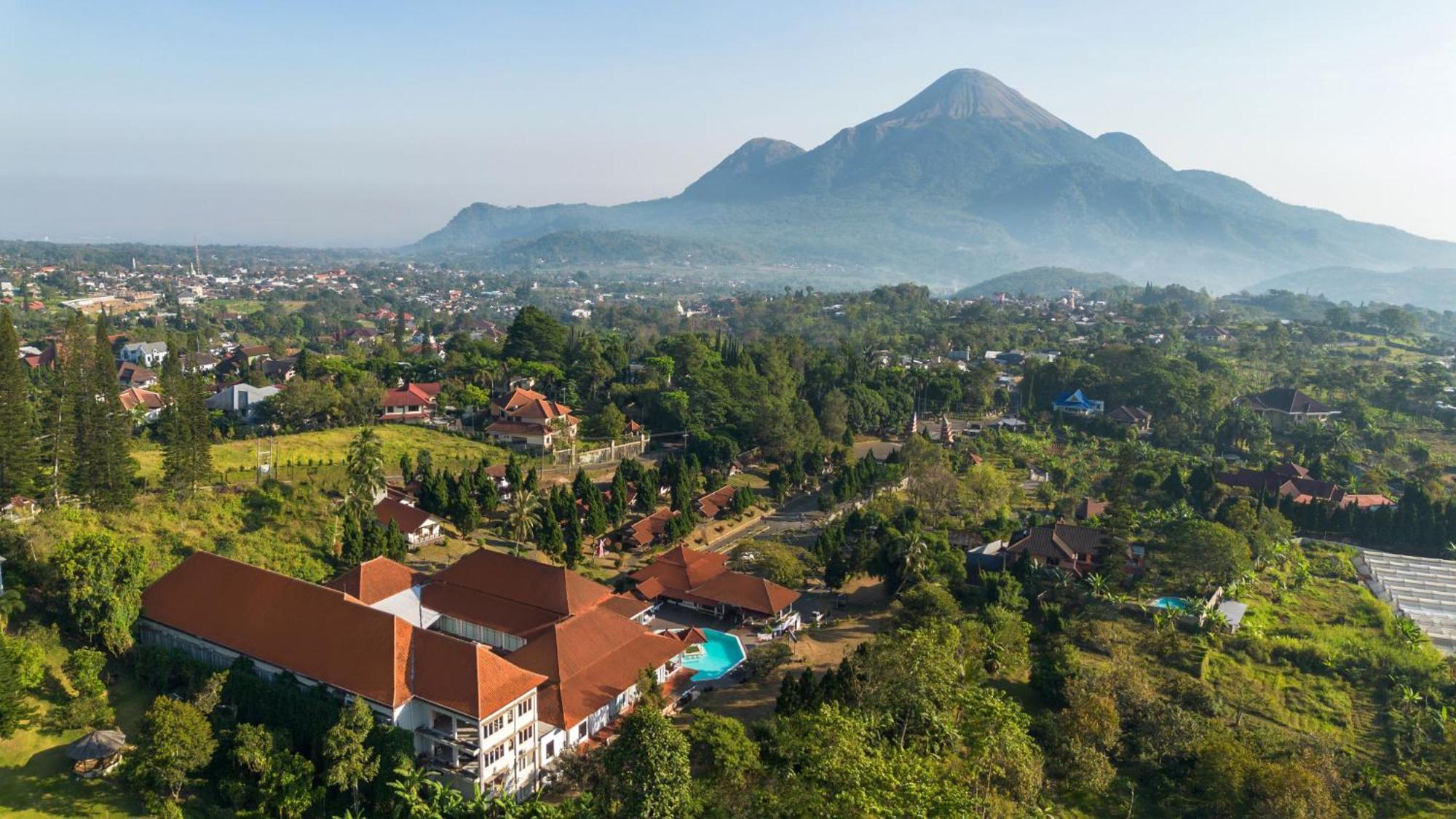 Royal Hotel And Villas Травас Экстерьер фото
