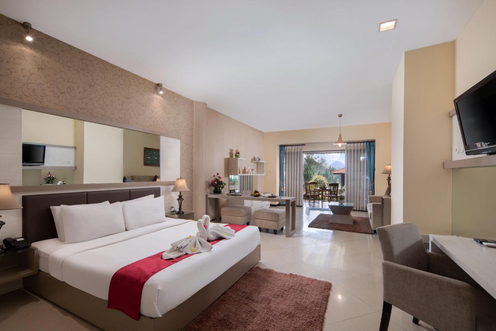 Royal Hotel And Villas Травас Экстерьер фото