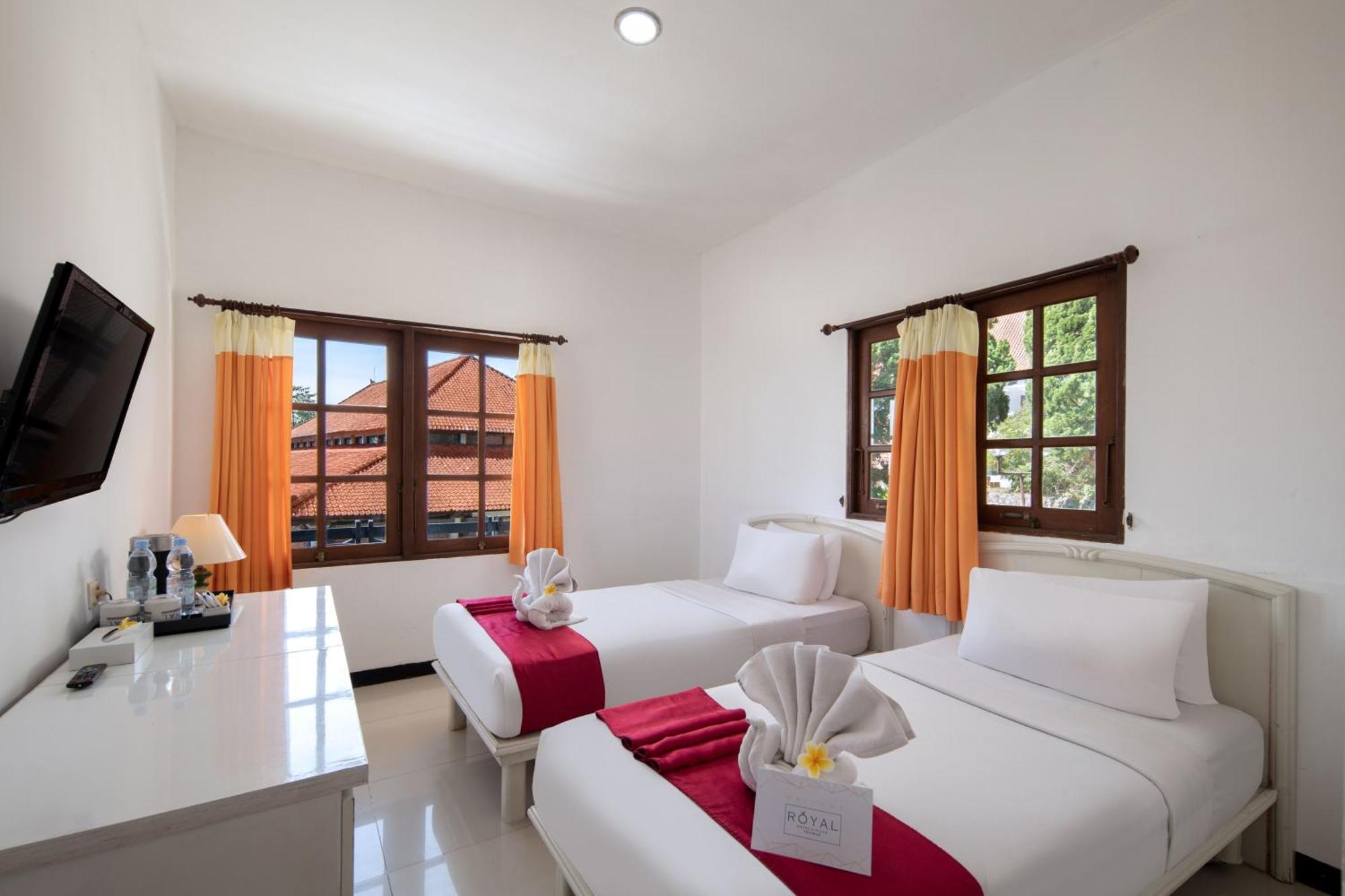 Royal Hotel And Villas Травас Экстерьер фото